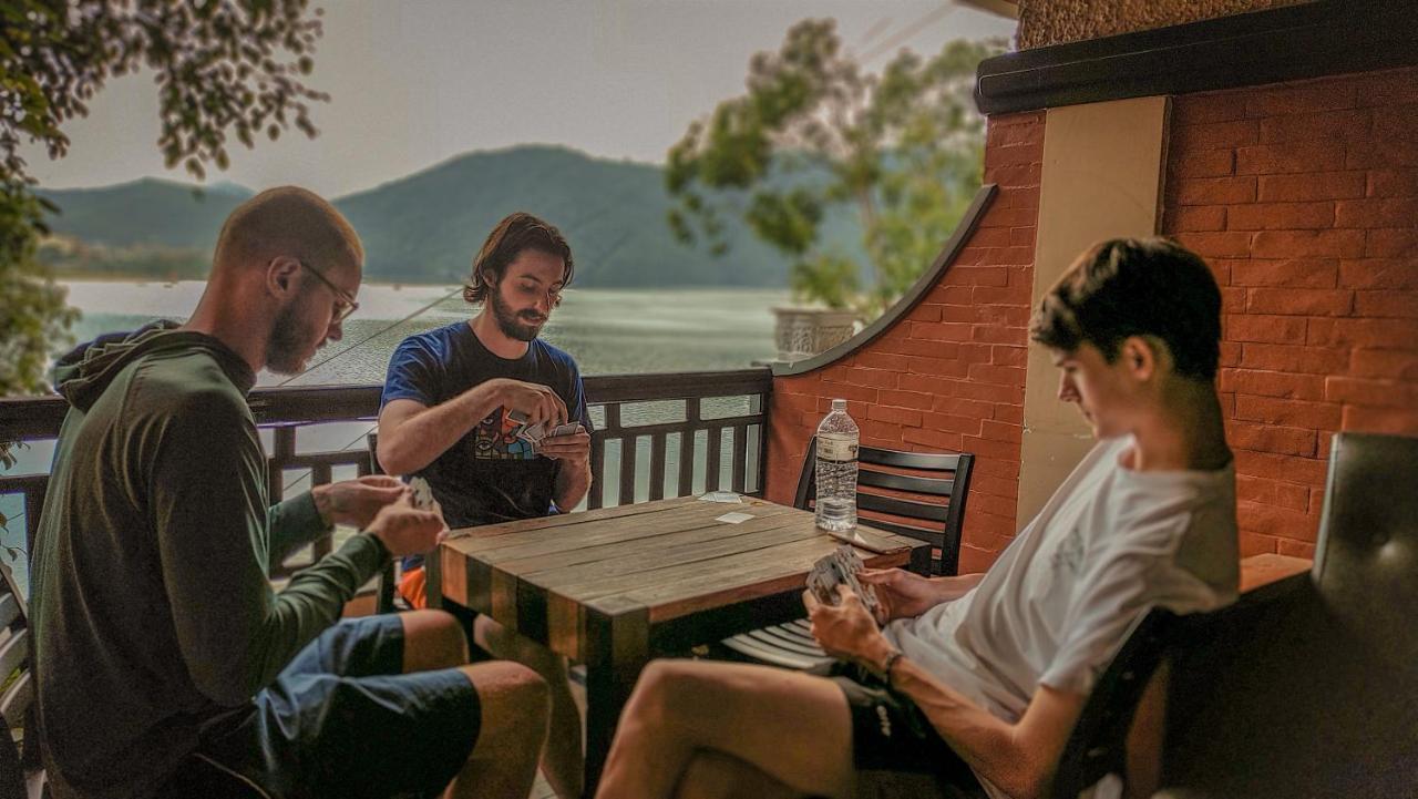 Hotel Forest Lake Backpackers' Hostel Похара Екстериор снимка