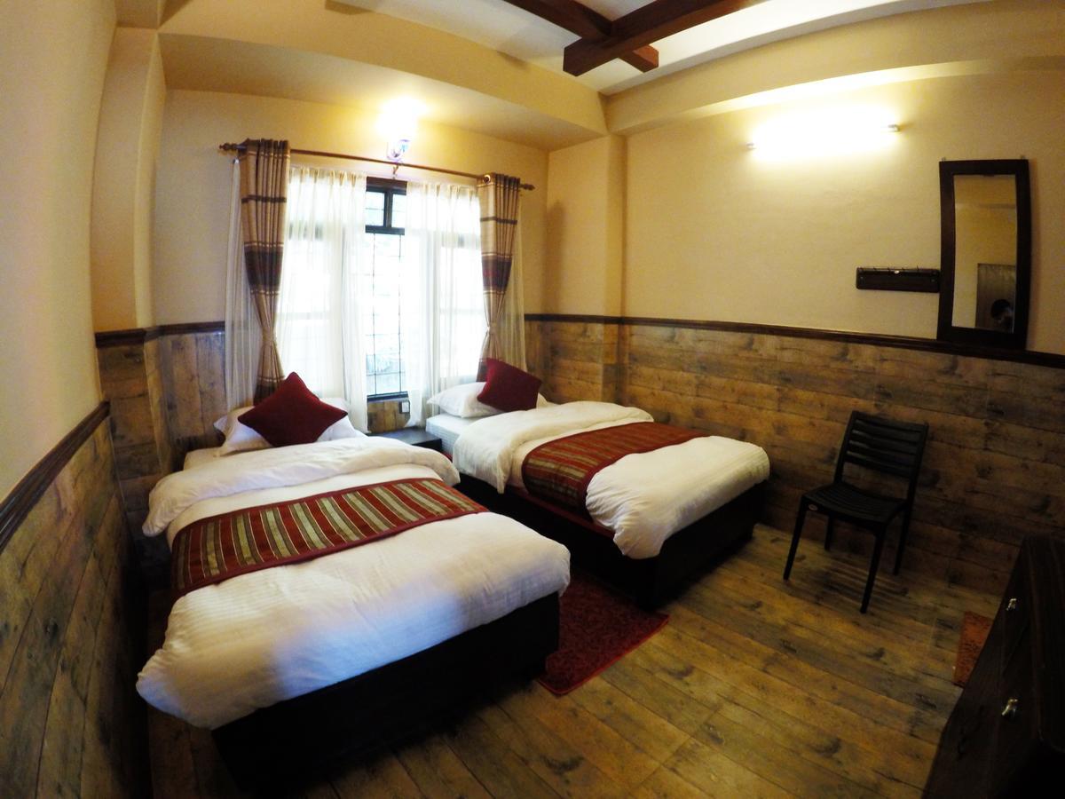 Hotel Forest Lake Backpackers' Hostel Похара Екстериор снимка