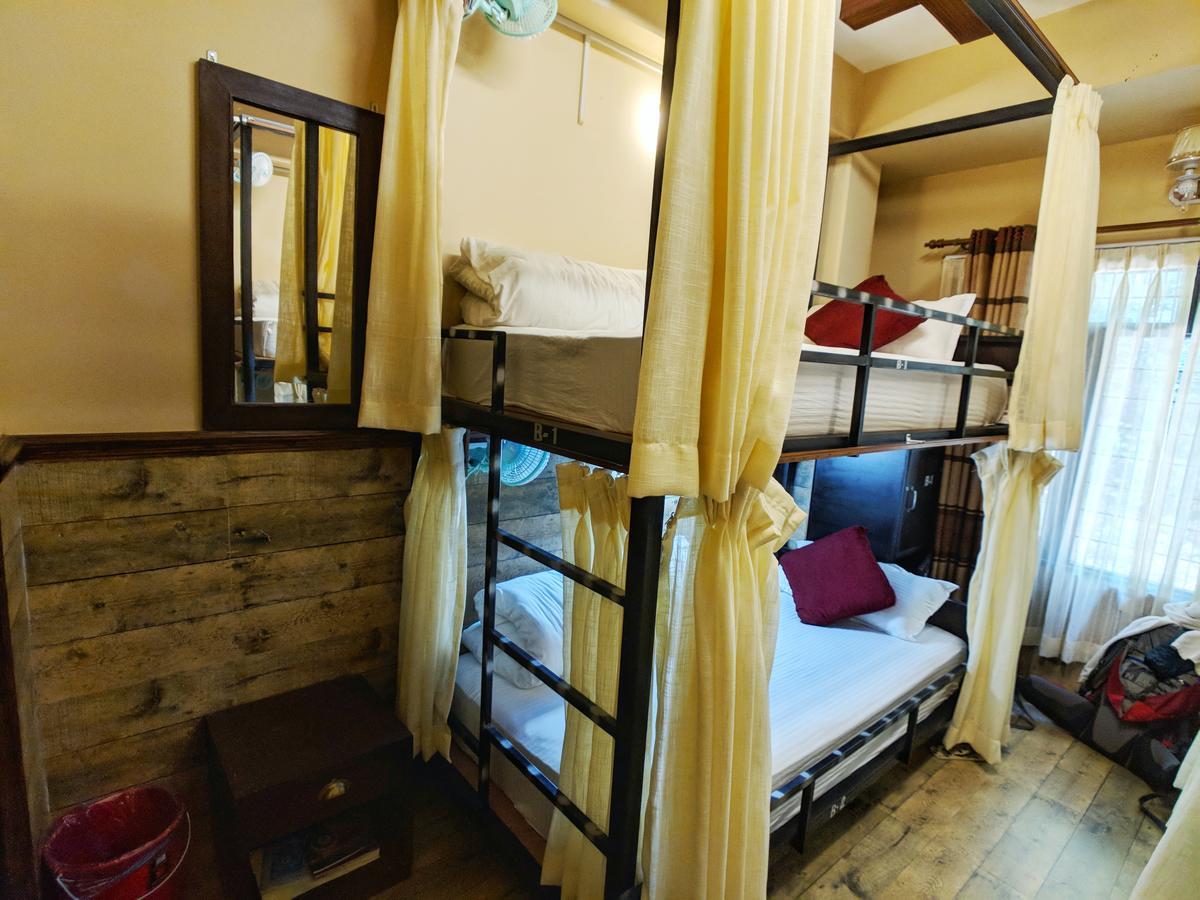 Hotel Forest Lake Backpackers' Hostel Похара Екстериор снимка