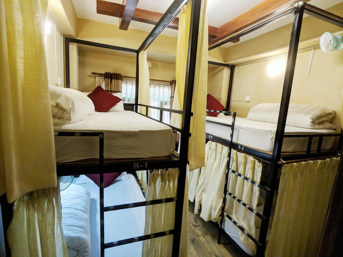 Hotel Forest Lake Backpackers' Hostel Похара Екстериор снимка