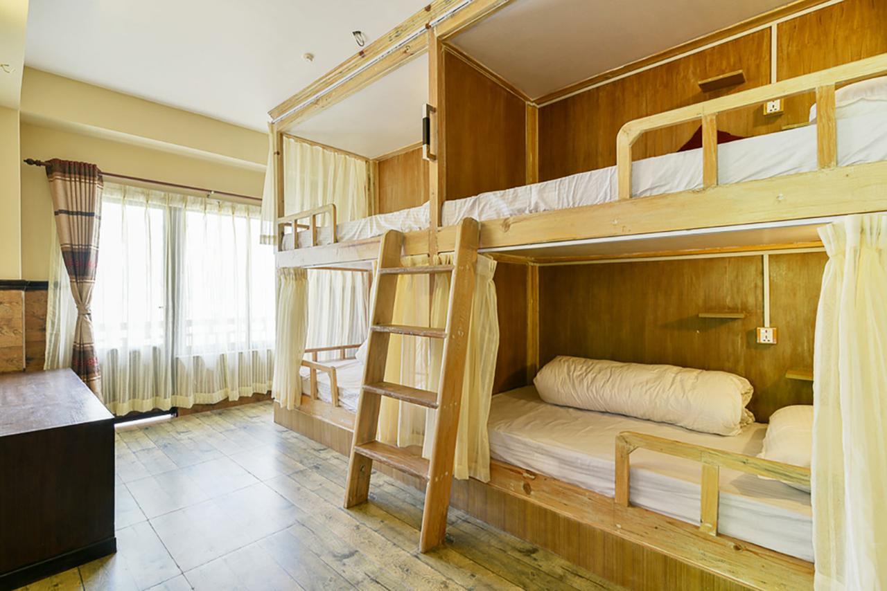 Hotel Forest Lake Backpackers' Hostel Похара Екстериор снимка