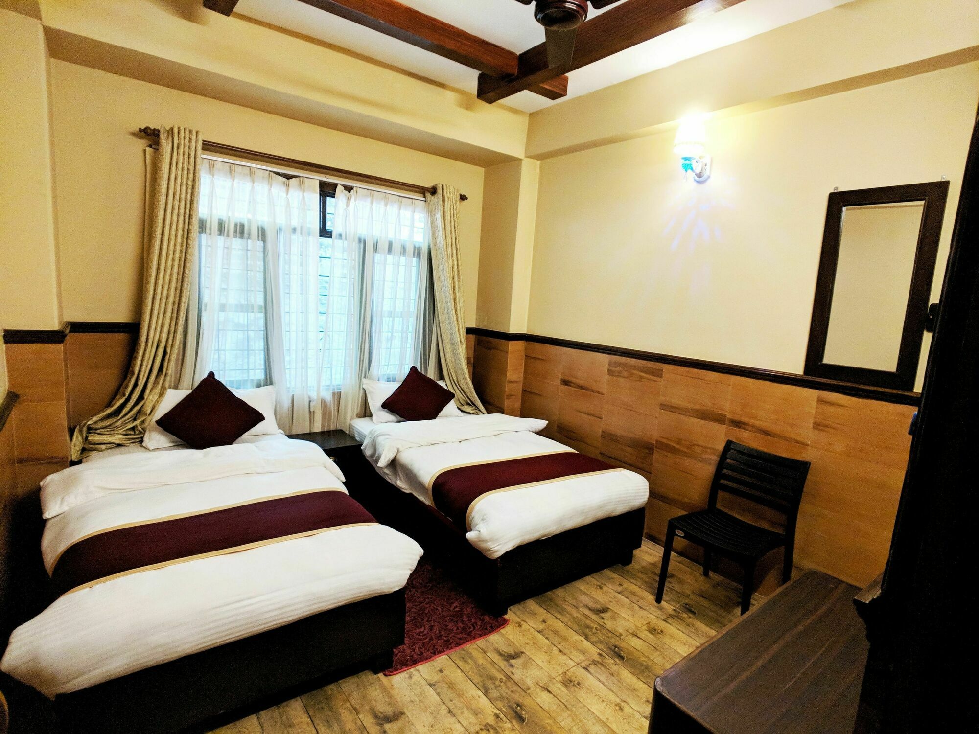 Hotel Forest Lake Backpackers' Hostel Похара Екстериор снимка