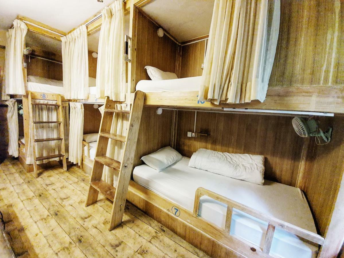 Hotel Forest Lake Backpackers' Hostel Похара Екстериор снимка