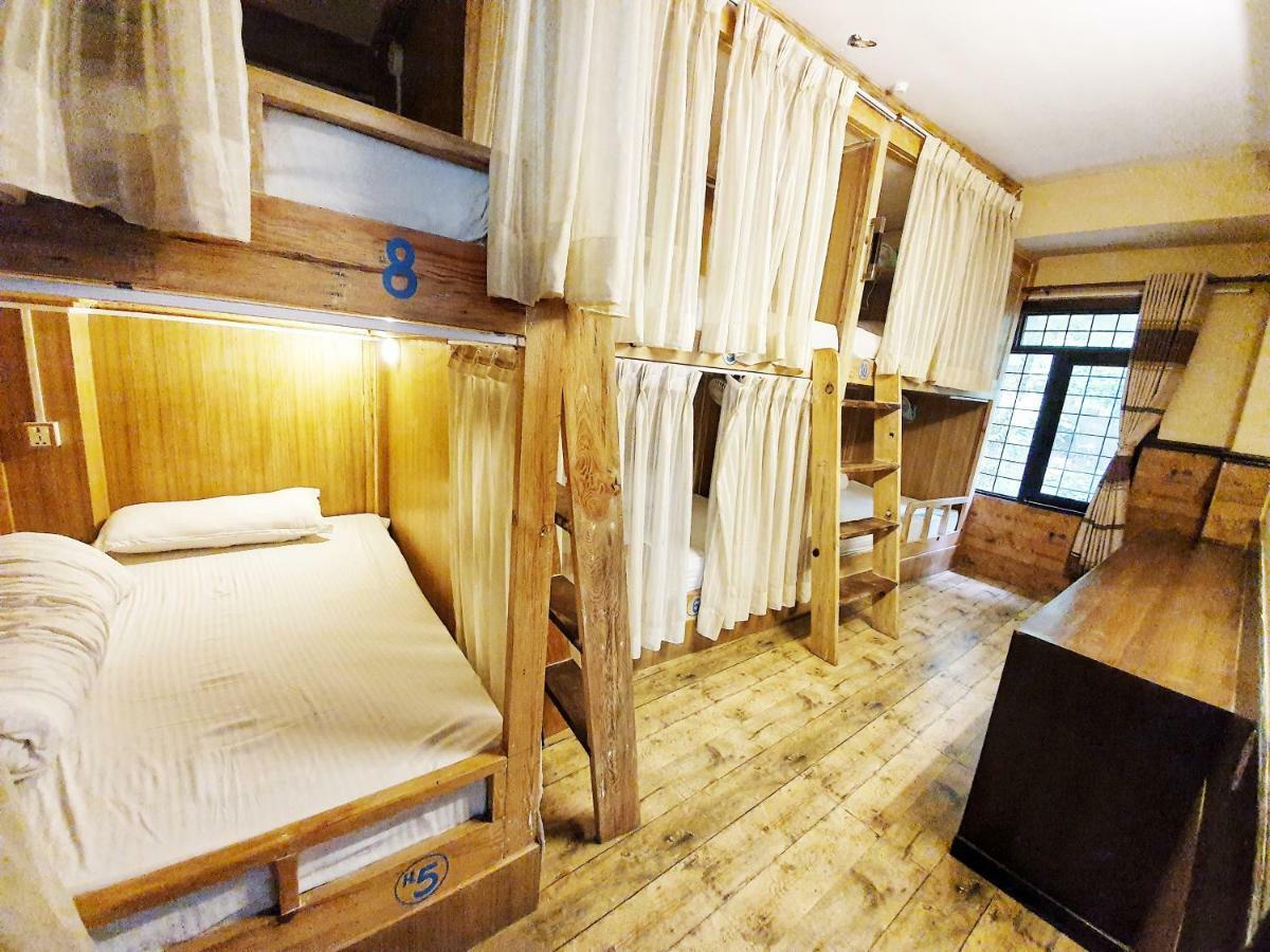 Hotel Forest Lake Backpackers' Hostel Похара Екстериор снимка